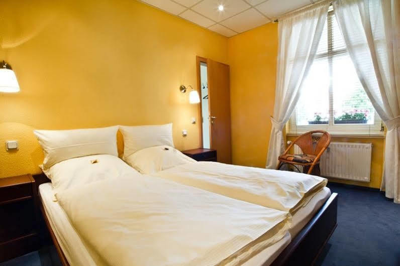 Landhotel Zum Pottkuchen Kalbe  Экстерьер фото