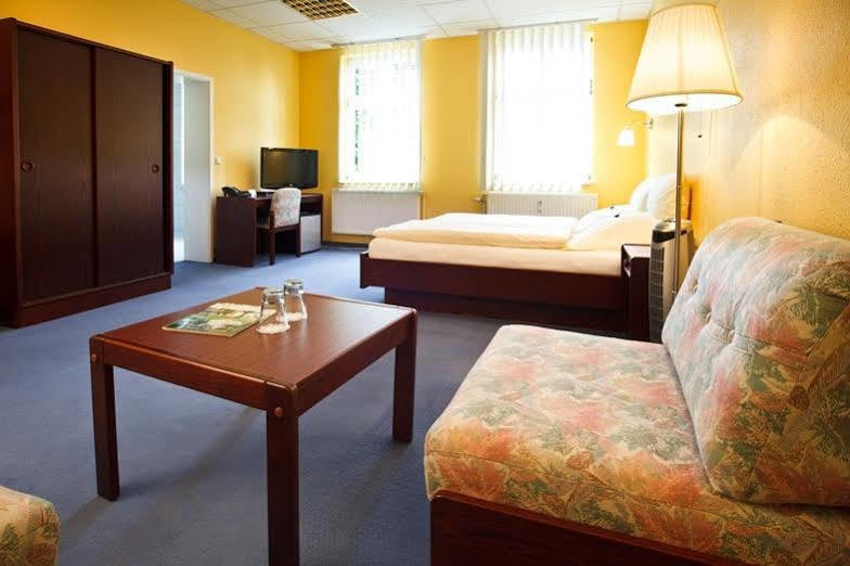 Landhotel Zum Pottkuchen Kalbe  Экстерьер фото